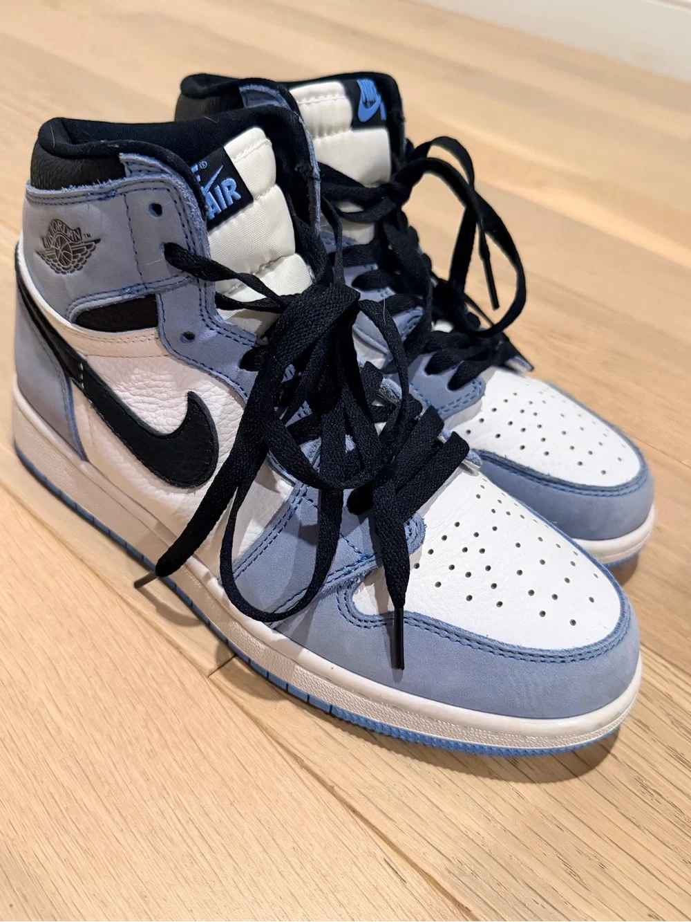 🔥🔥 size 6.5Y - Jordan 1 Retro High OG University Blue